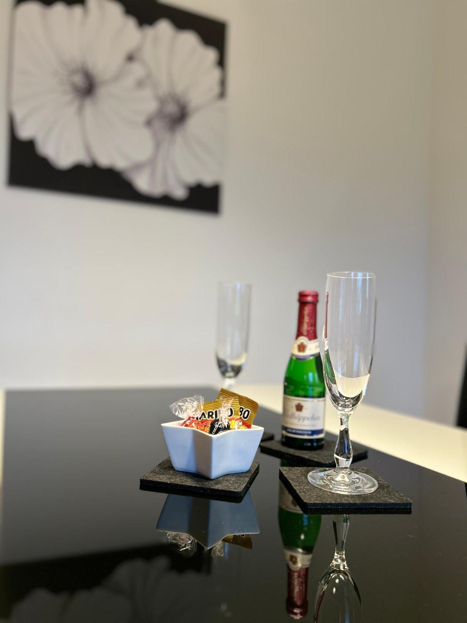 Apartment Grosse Helle Mit Balkon, Ruhig Gelegen Mit Guter Verkehrsanbindung *
