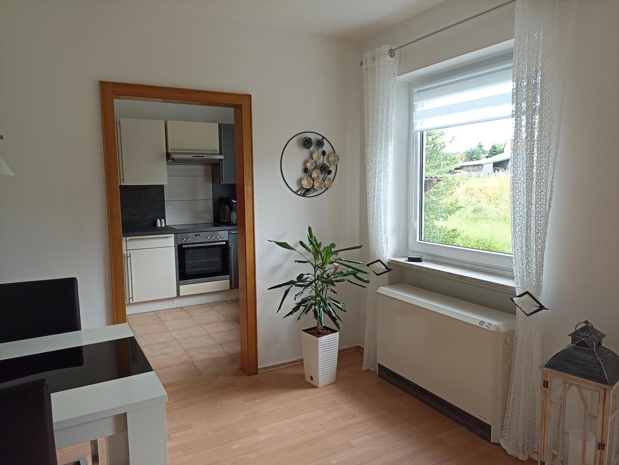 Grosse Helle Mit Balkon, Ruhig Gelegen Mit Guter Verkehrsanbindung *