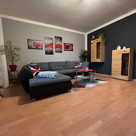 Grosse Helle Ferienwohnung Mit Balkon, Ruhig Gelegen Mit Guter Verkehrsanbindung Бад-Бернек  Экстерьер фото