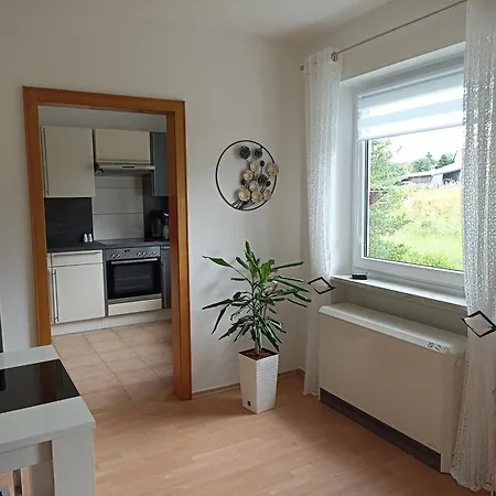 Grosse Helle Ferienwohnung Mit Balkon, Ruhig Gelegen Mit Guter Verkehrsanbindung Бад-Бернек  Экстерьер фото