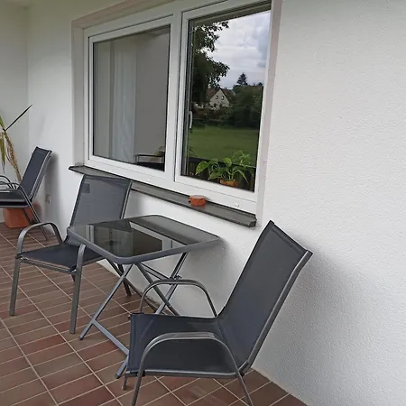 Grosse Helle Ferienwohnung Mit Balkon, Ruhig Gelegen Mit Guter Verkehrsanbindung Бад-Бернек  Экстерьер фото
