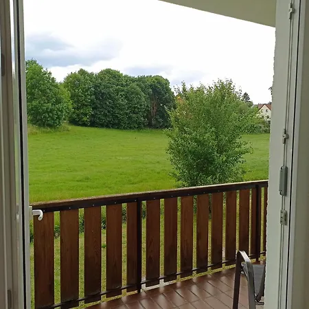 Grosse Helle Ferienwohnung Mit Balkon, Ruhig Gelegen Mit Guter Verkehrsanbindung Бад-Бернек  Экстерьер фото