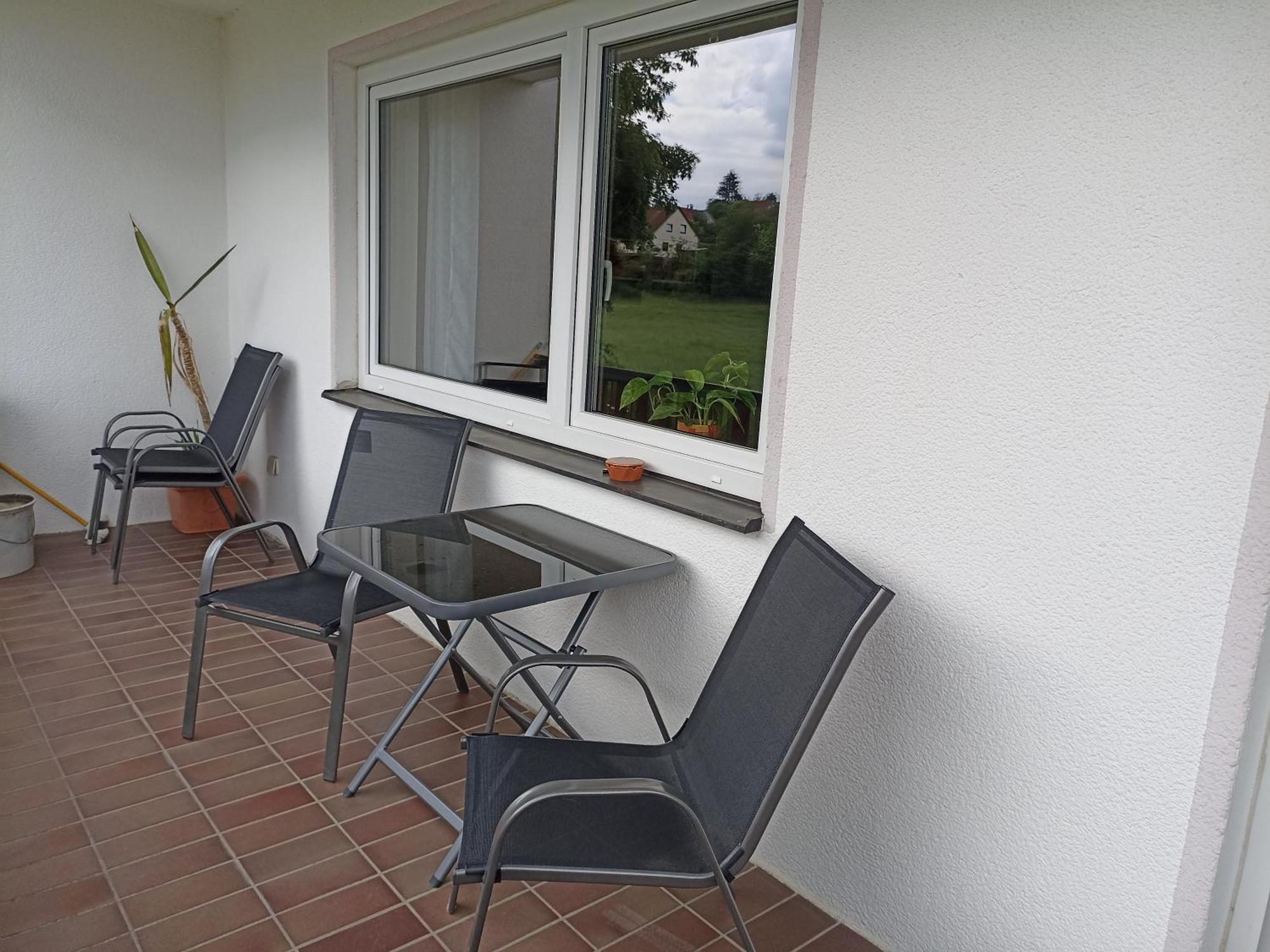 Grosse Helle Mit Balkon, Ruhig Gelegen Mit Guter Verkehrsanbindung